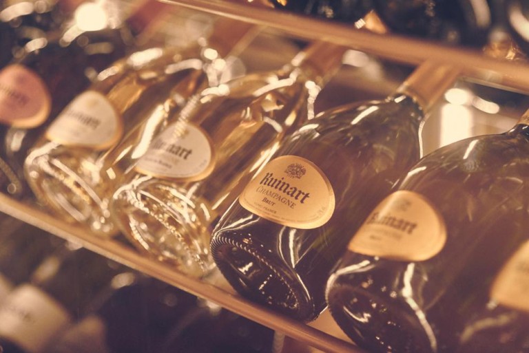 Caviste à Langueux : entre bar et cave, l'expérience parfaite